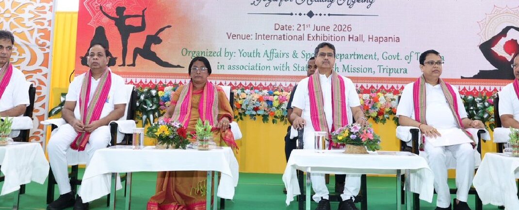 যোগ দিবসে হাঁপানিয়া আন্তর্জাতিক প্রদর্শনী কেন্দ্রে ব্যাপক উৎসাহ, যোগচর্চার গুরুত্ব তুলে ধরলেন মুখ্যমন্ত্রী