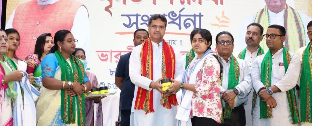 কৃতি শিক্ষার্থীদের সংবর্ধনা, উন্নয়ন ও সুশাসনের বার্তা মুখ্যমন্ত্রীর