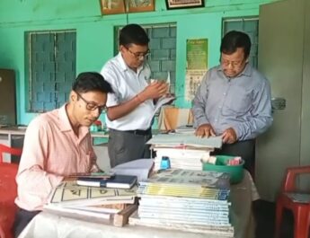 মোহনপুরে রেশন শপ, অঙ্গনওয়াড়ি ও স্কুলে মহকুমা প্রশাসনের আকস্মিক পরিদর্শন, ধরা পড়ল একাধিক অনিয়ম
