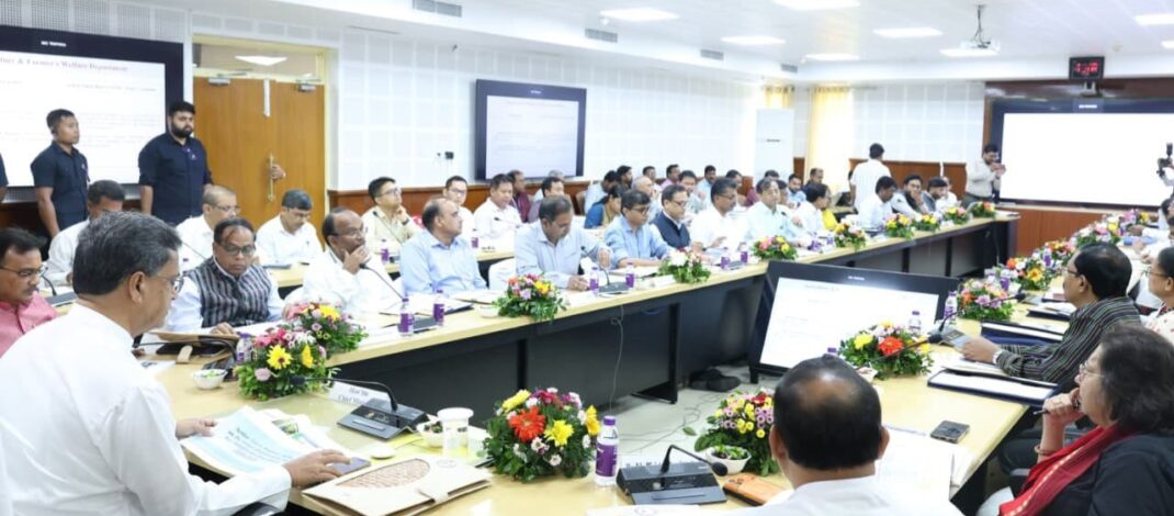 নির্ধারিত সময়েই শেষ করতে হবে উন্নয়ন প্রকল্প, দিশা বৈঠকে মুখ্যমন্ত্রীর কড়া বার্তা