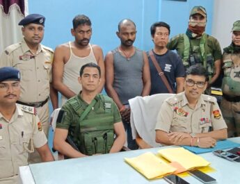 আগরতলায় আগ্নেয়াস্ত্রের চালান ভেস্তে দিল আসাম রাইফেলস